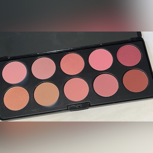 BH Cosmetics 10 Color Classic Blush Palette - Picture 2 of 3